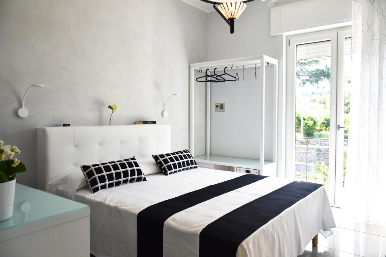 Costantino Suites ซอร์เรนโต ภายนอก รูปภาพ